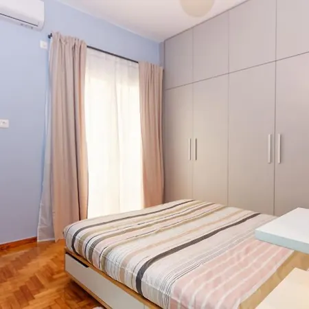 2 Bedroom Design In Center * Athens