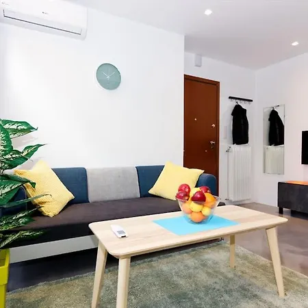 2 Bedroom Design In Center Athens