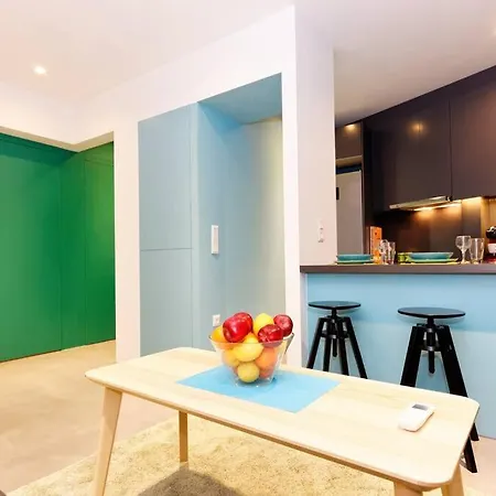 2 Bedroom Design In Center * Athens